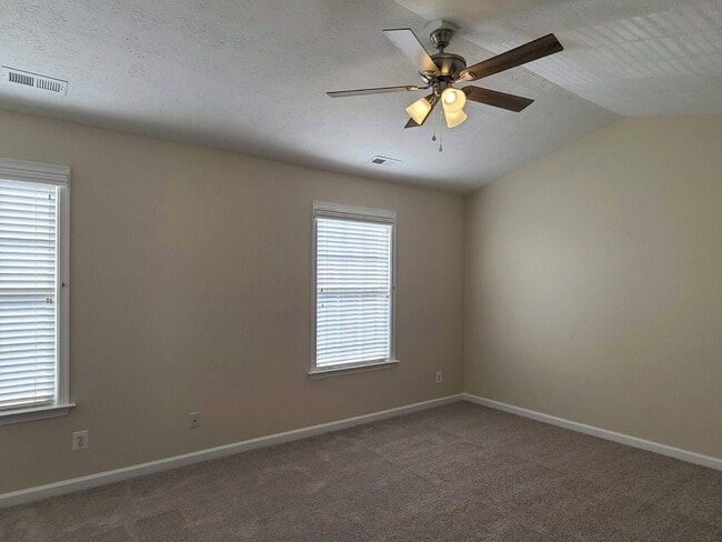 Building Photo - Beautifully Updated 4 BR, 2.5 BA Townhome