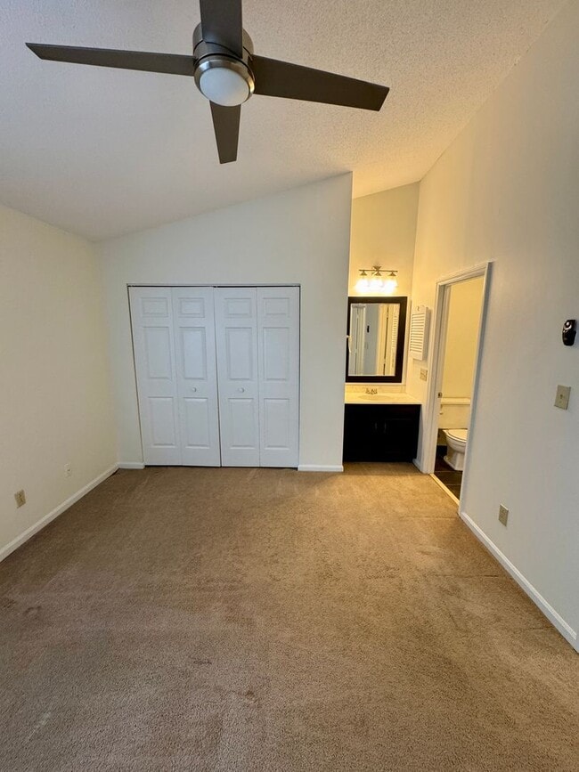 Building Photo - Cozy, 2BR, 2.5BA Townhouse in Raintree