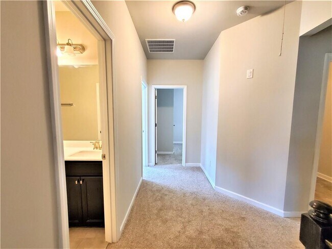Building Photo - 2465 Matlin Way