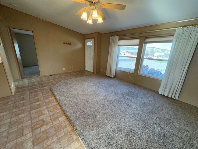 Building Photo - Comfortable 2-Bed, 1-Bath Home in Reed Poi...