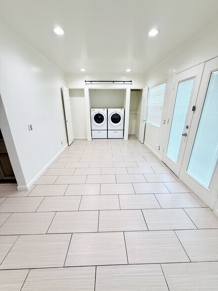 Building Photo - 17429 Burbank Blvd