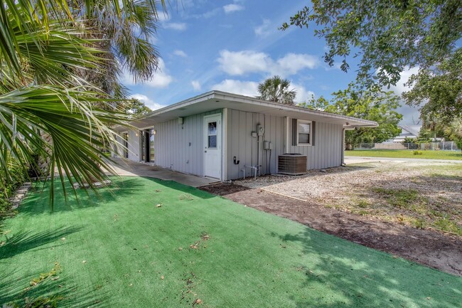 Building Photo - 203 Parkwood Ln