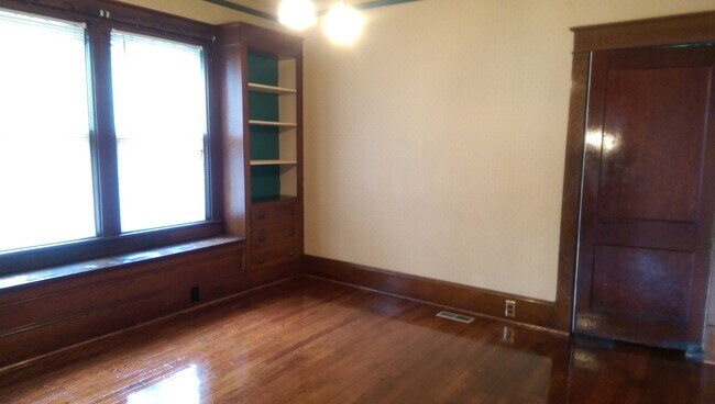 Building Photo - HOUSE FOR RENT!