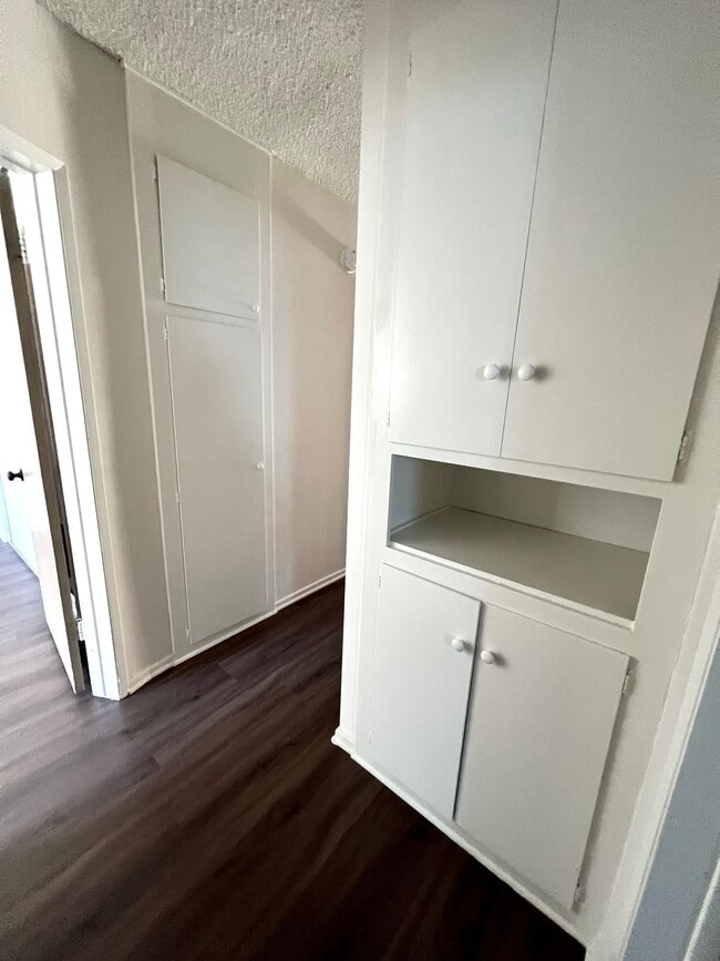 Building Photo - 406 Veteran Ave