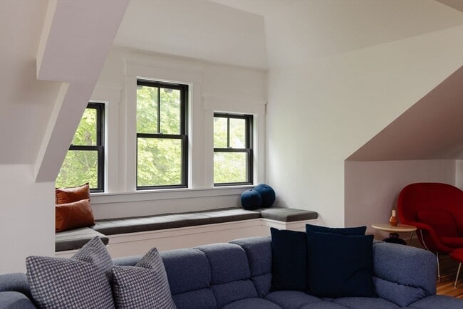 Building Photo - 21 Walnut St