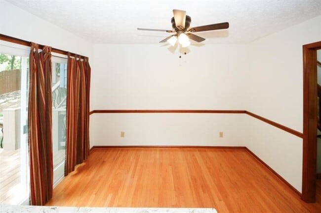 Building Photo - 930 Mountain Top Dr NE