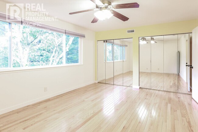 Building Photo - Peaceful 4-Bedroom Retreat in the Oakland ...
