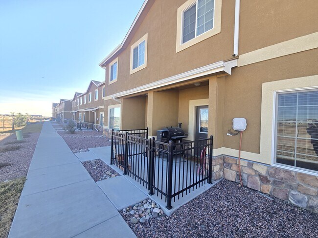 Building Photo - 7662 Spruce Pne Grv