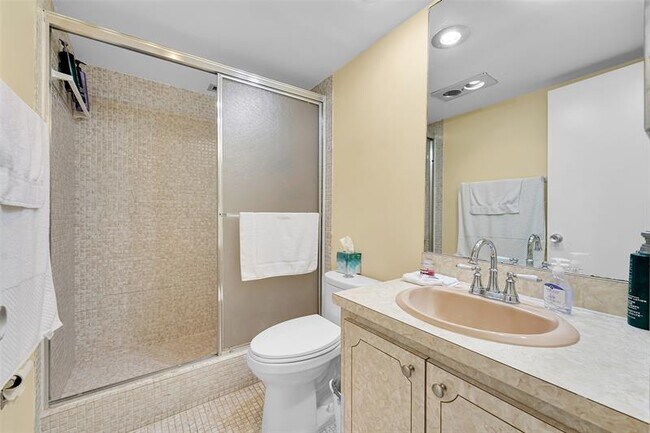 Building Photo - 3150 N Palm Aire Dr