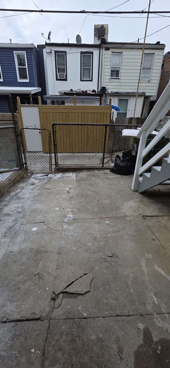 Building Photo - 512 N Curley St