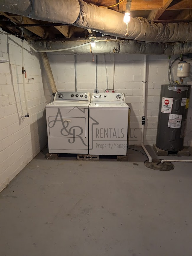 Building Photo - 426 Fieldcrest Dr