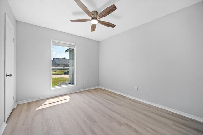 Building Photo - 20109 Misty Pines Dr