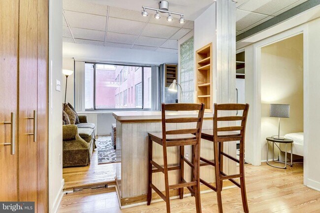 Building Photo - 1111 Arlington Blvd