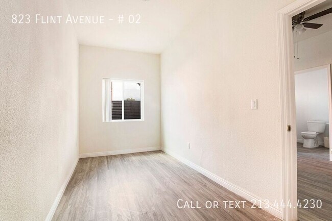 Building Photo - 823 N Flint Ave