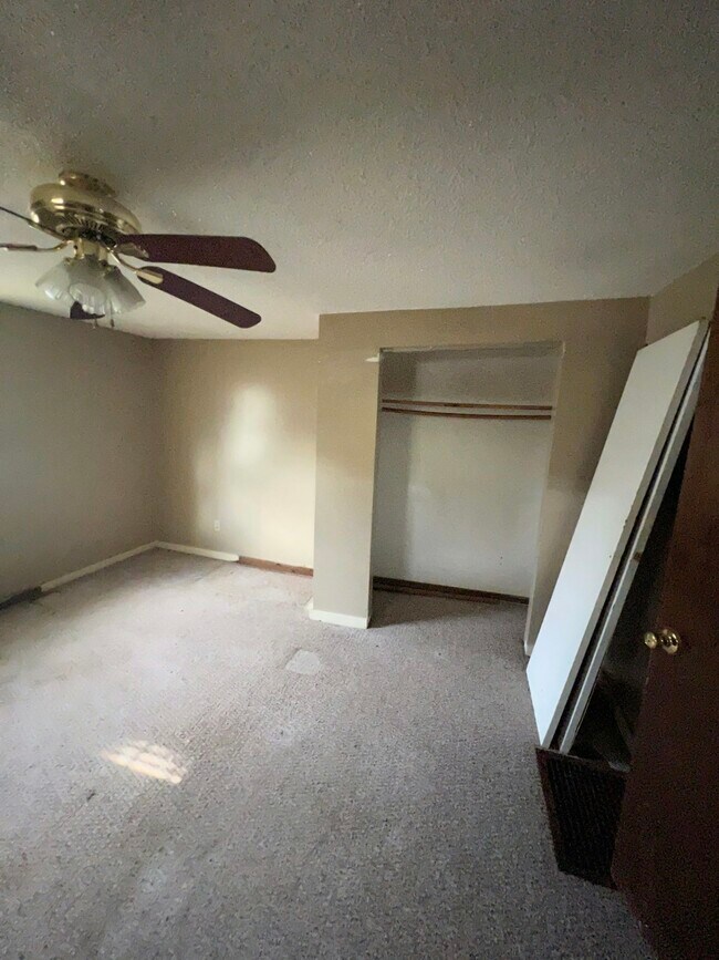 Building Photo - 403 E Division St