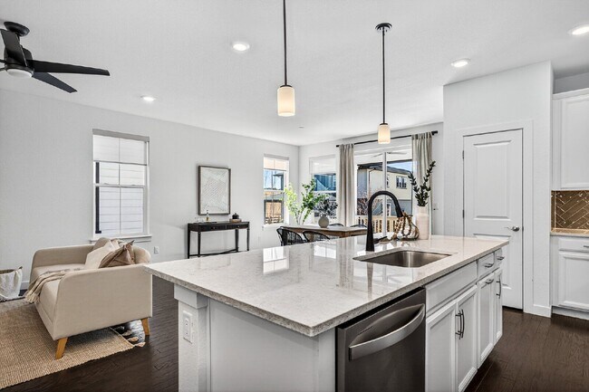 Building Photo - 6311 Stable View St