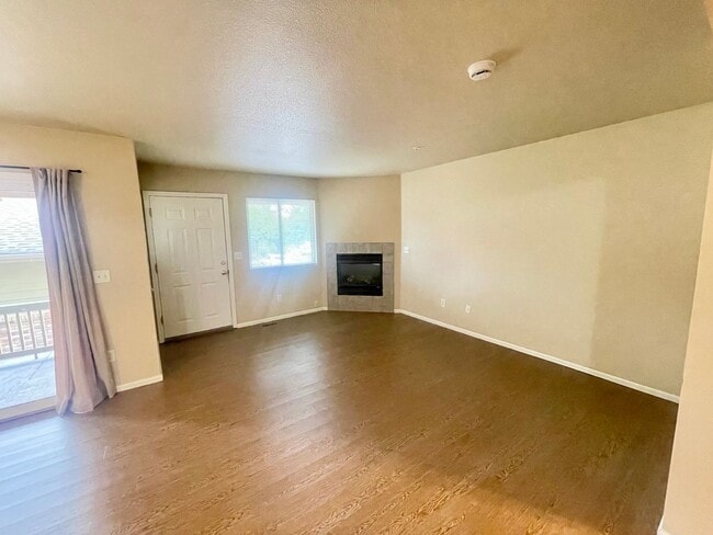 Building Photo - Amazing 3 bed, 3.5 bath Condo in Rigden Farm!