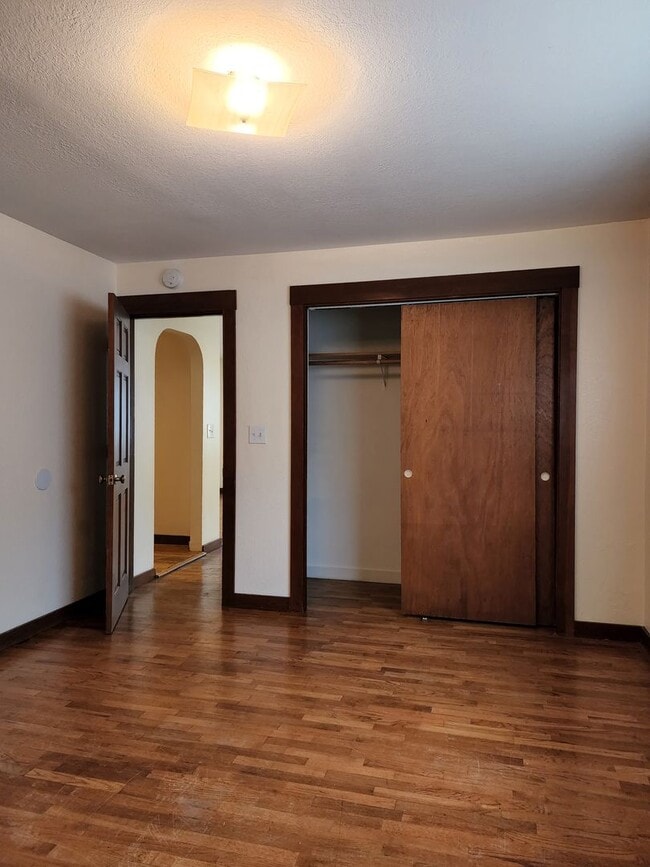 Building Photo - 6117 Community Pl SW