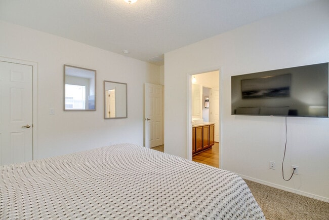 Building Photo - 251 San Clemente Ave NW