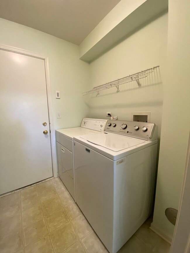 Building Photo - 1659 S Candlestick Way