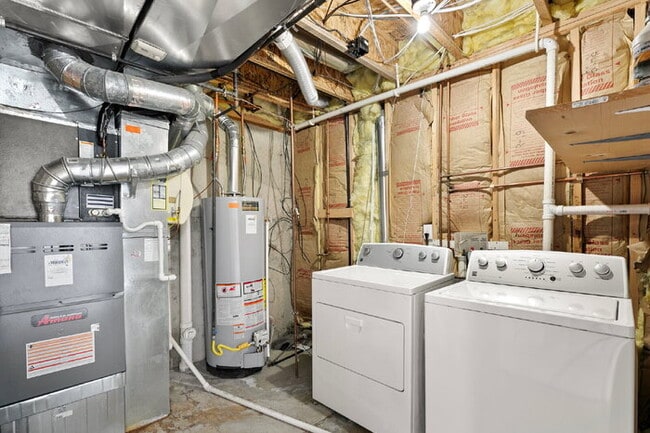 Building Photo - Updated Townhome with Views – Minutes to P...