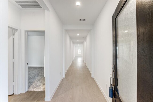 Building Photo - 16542 Texas Palmetto Wy