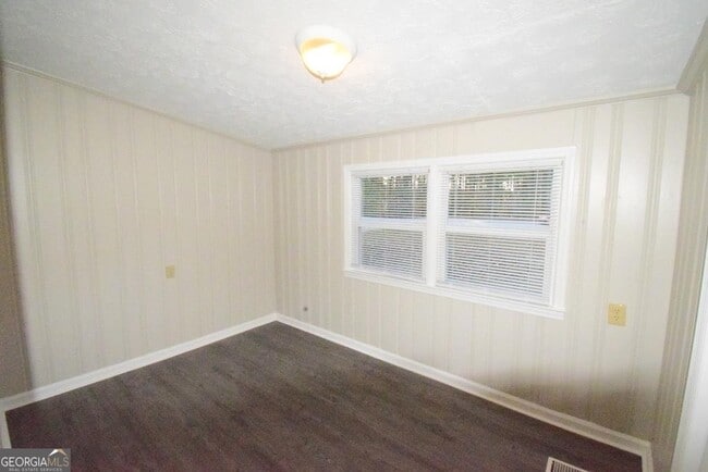 Building Photo - 2625 Sharpsburg McCollum Rd