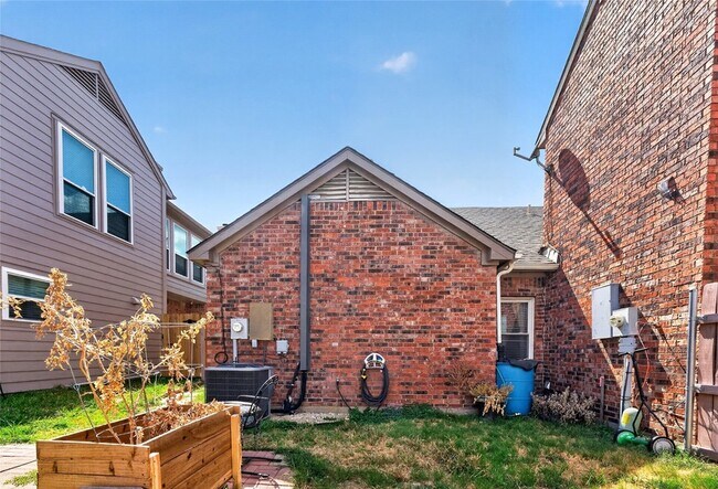 Building Photo - 2504 Orangegrove Cir