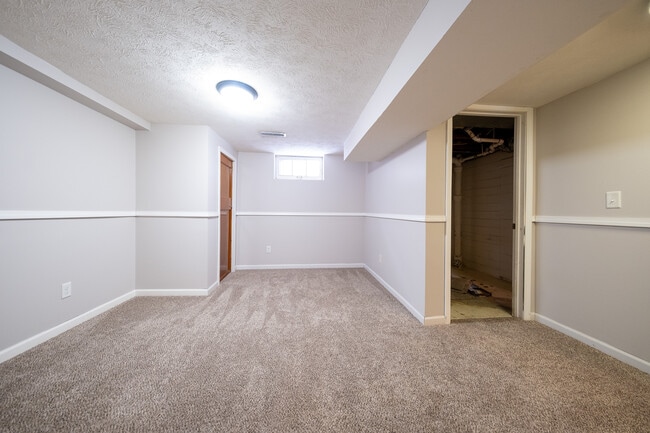 Building Photo - 3531-2 1/2 2 1/2 St NE