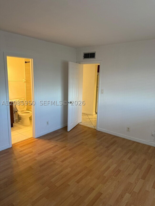 Building Photo - 8040 N Colony Cir