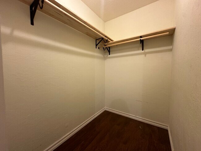 Building Photo - 6816 SW Drakestone Blvd