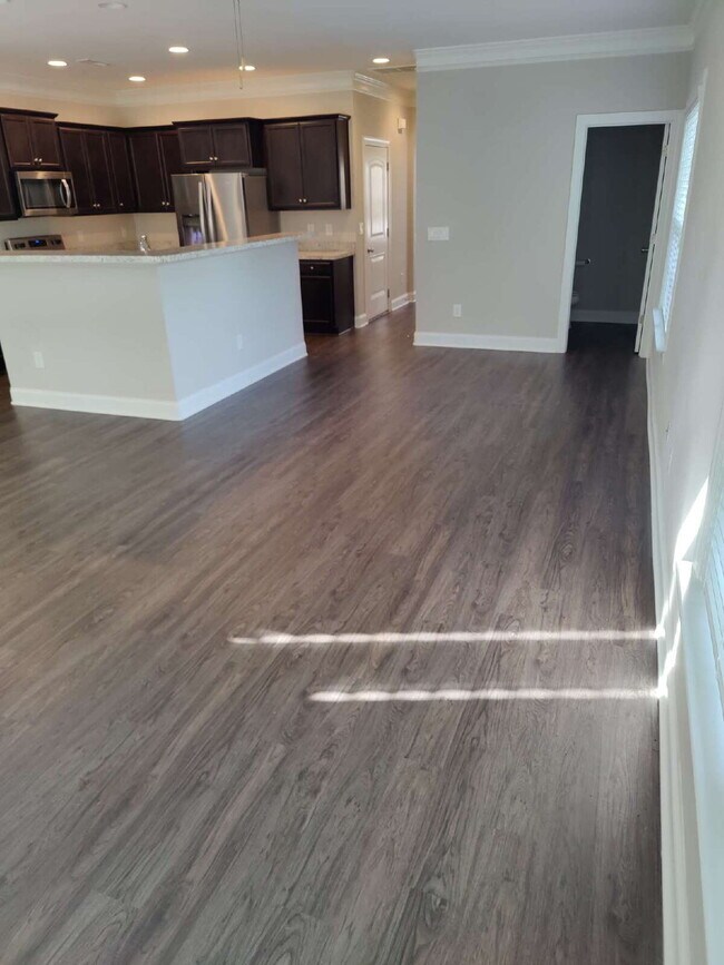 Building Photo - 847 Silver Leaf Dr