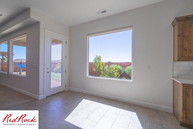 Primary Photo - DOG FRIENDLY 4-Bedroom Modern Desert Home ...