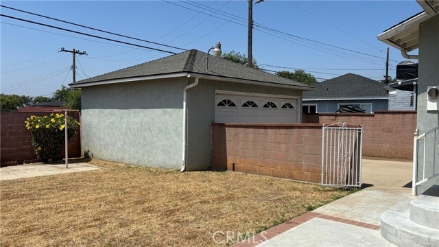 Building Photo - 2305 W Victoria Ave