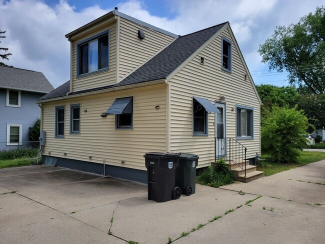 Building Photo - 3 Bedroom Single Family home for Rent