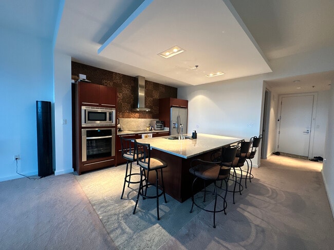 Building Photo - 4471 Dean Martin Dr