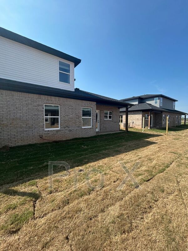 Building Photo - 623 Cosmos St