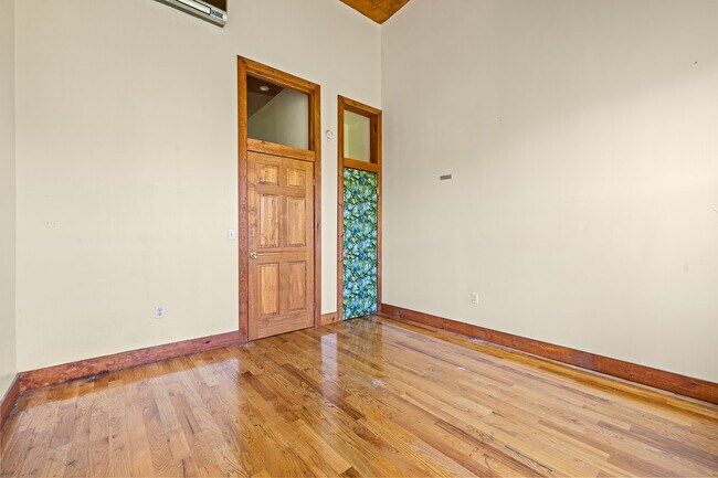 Building Photo - 166 Wilson Ave