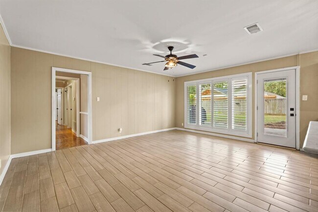 Building Photo - 5319 Saxon Dr