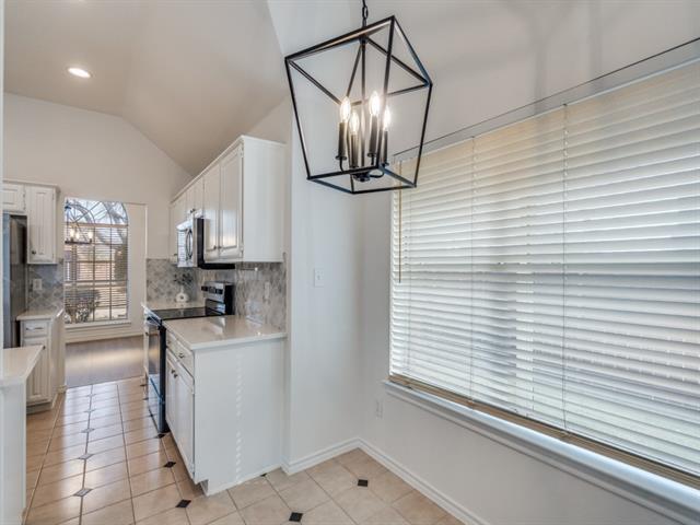 Building Photo - 8017 Ship St