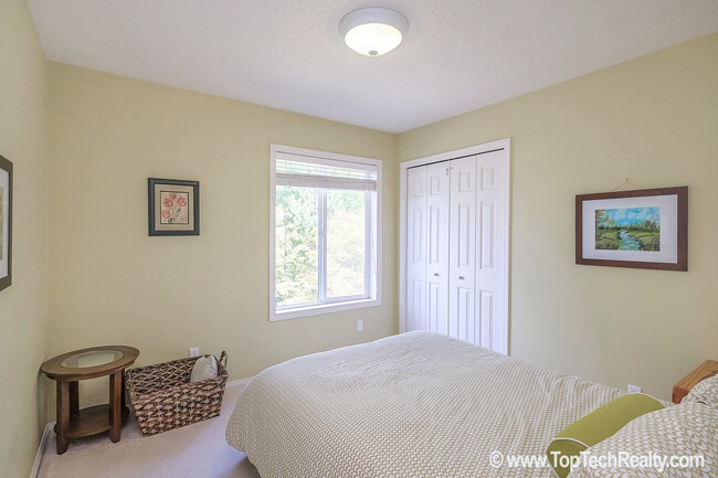 Building Photo - Lovely 4 Bedroom | 2.5 Bathroom Single Family Home | Corner Lot | Kaiser Woods Community