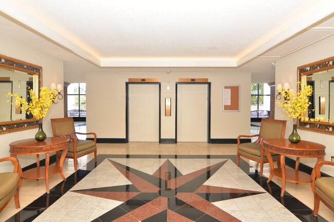 BUILDING LOBBY/ELEVATORS - 400 E Colonial Dr