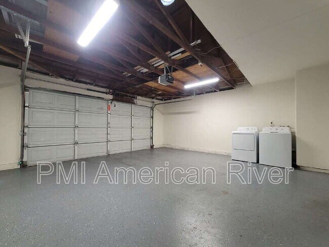Building Photo - 7933 Valley Green Dr