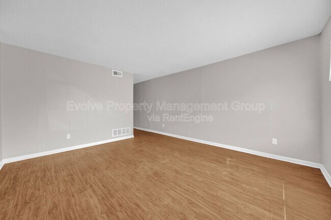 Building Photo - 696 Hobbs Dr