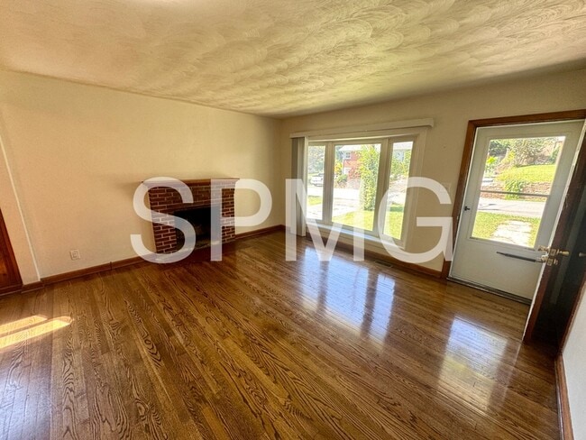 Building Photo - 1603 Alberta Dr