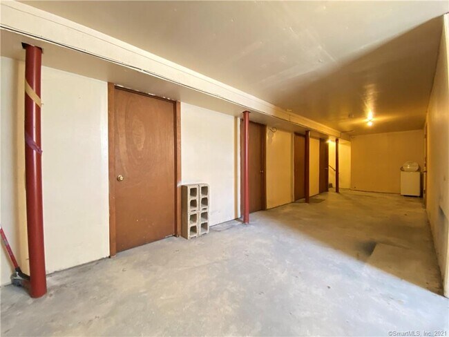 Building Photo - 56 Wakelee Ave