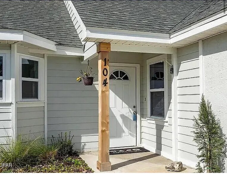 Building Photo - 104 Oleander Cir