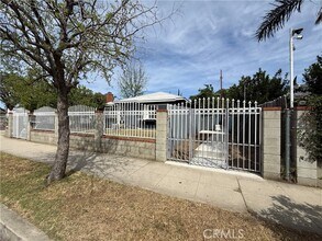 Building Photo - 20953 Saticoy St