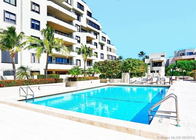 Building Photo - 201 Crandon Blvd