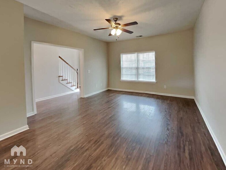 Building Photo - 423 John Deere Dr